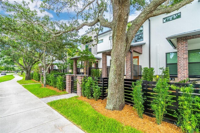 Building Photo - 8353 NW 7th Pl