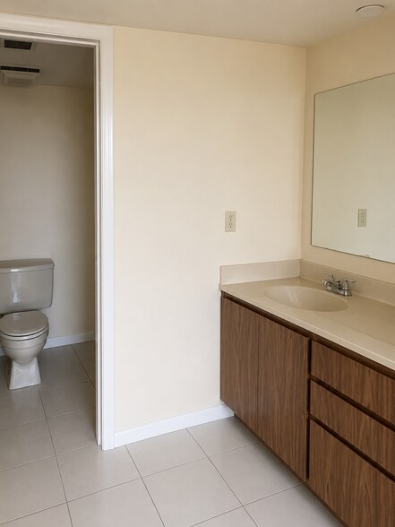 Building Photo - 3640 Whitehall Dr