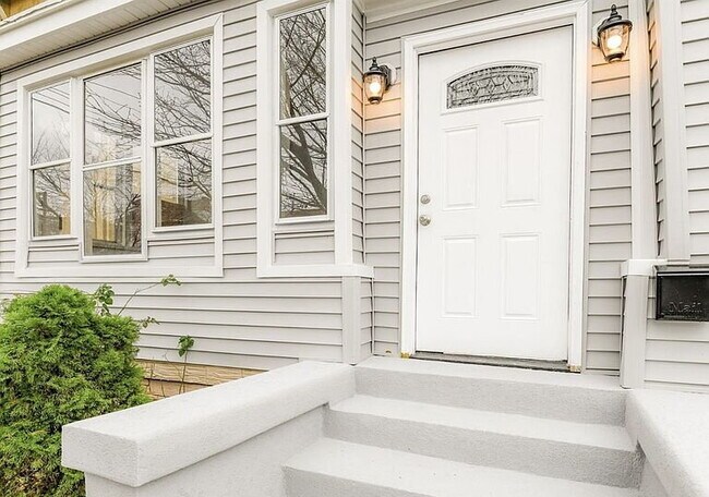 Building Photo - 3-Bed, 3-Bath in New Brunswick – Your Perfect Retreat!"