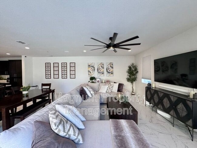 Building Photo - 38572 Rosegate Pl