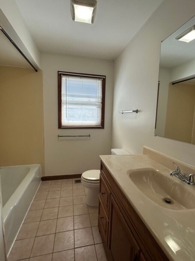 Building Photo - 207-209 N Lord Ave