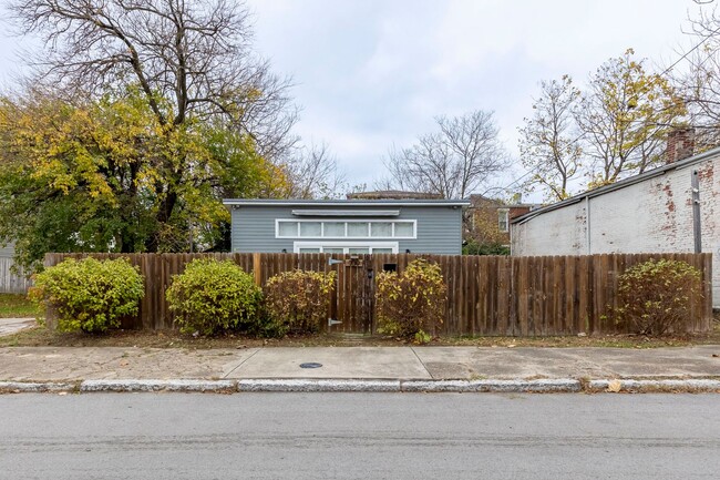 Building Photo - 709 Henry Firpo St