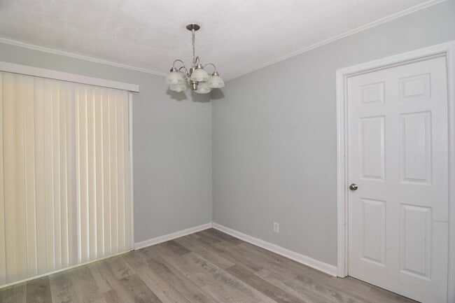 Building Photo - Don't miss this 3-bedroom, 2-bath home that is available now!