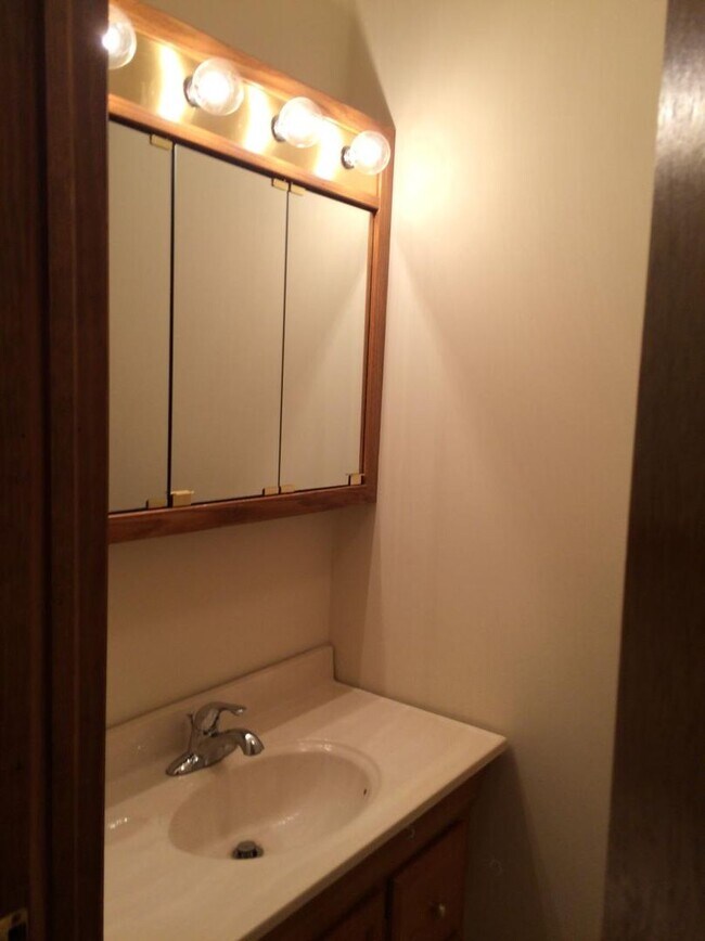 Building Photo - 2-Story, One Bedroom Loft Townhome AVAILABLE JUNE 2026 - Wernersville, PA