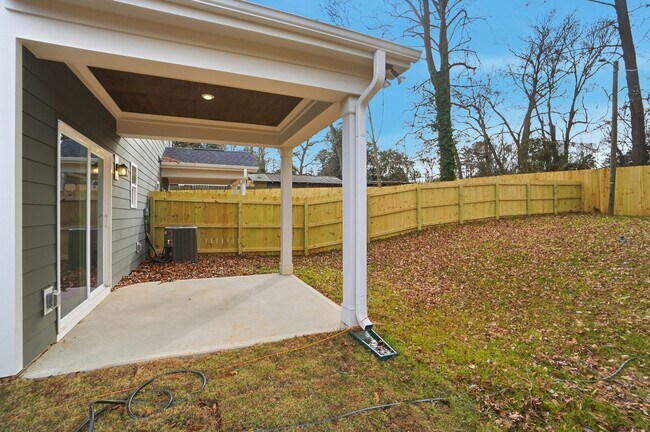 Building Photo - New Construction Townhome Minutes from Uptown