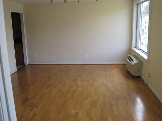 Building Photo - 1730 Arlington Blvd