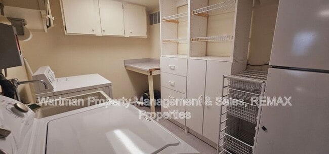 Building Photo - 4130 Madrone Way