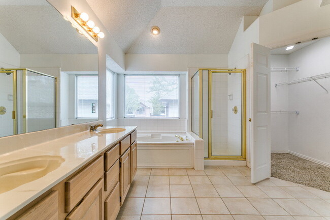 Building Photo - Bright & Spacious Home with Flex Room Near...