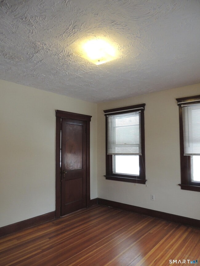 Building Photo - 127 Hosley Ave