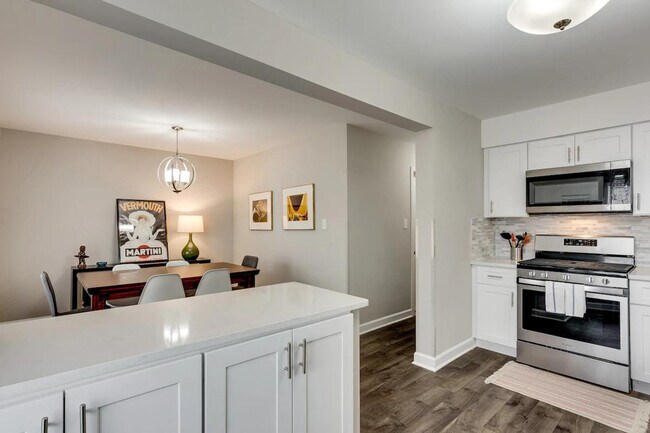 Building Photo - 226 S Hoyne Ave