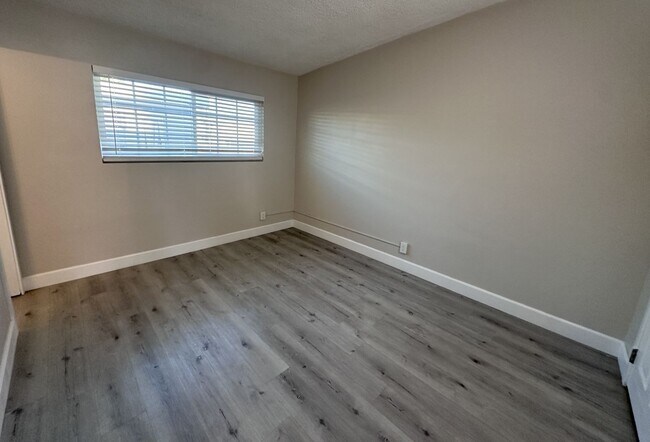 Building Photo - 2119 E Westport Dr