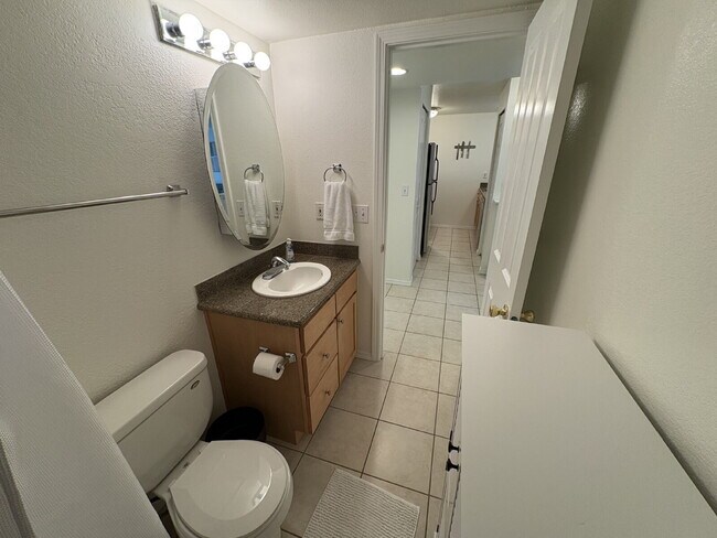 Building Photo - Bright, Modern 1BR Near Hospitals, SU & Transit in secure building with garage parking and a Walk...