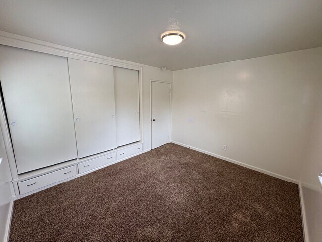 Building Photo - Charming Home for Rent Available Now!