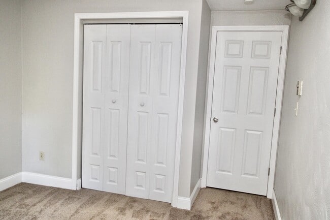 Building Photo - 204 Oak Manor Pl