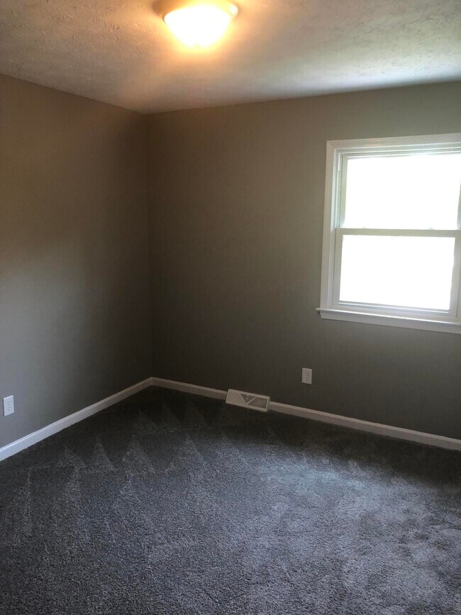 Building Photo - 3900 Sundart Dr