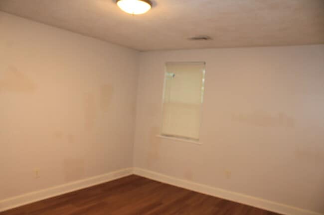 Building Photo - Midtown Rental 2 Bed 1 Bath