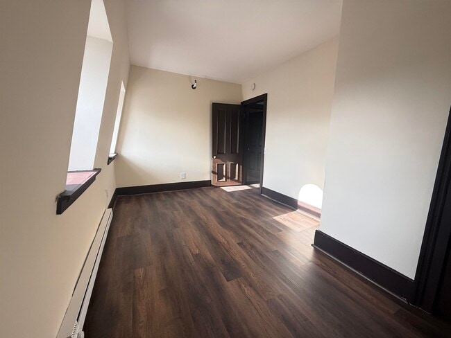 Building Photo - 79 Pine St