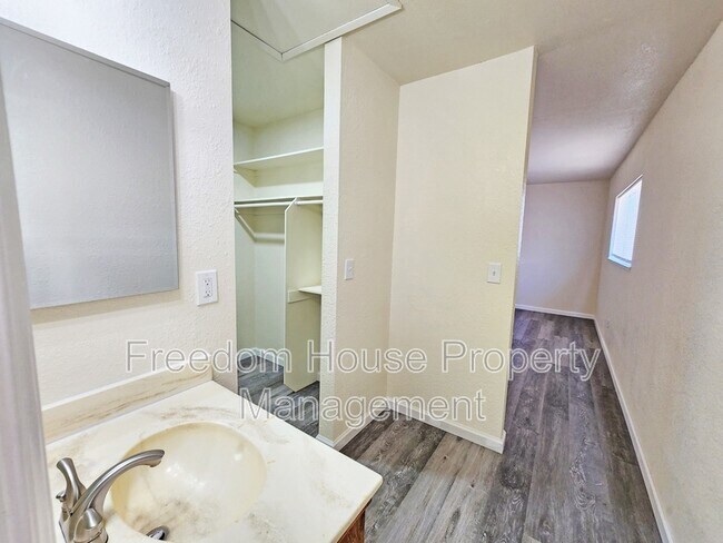 Building Photo - 1930 Kearney St