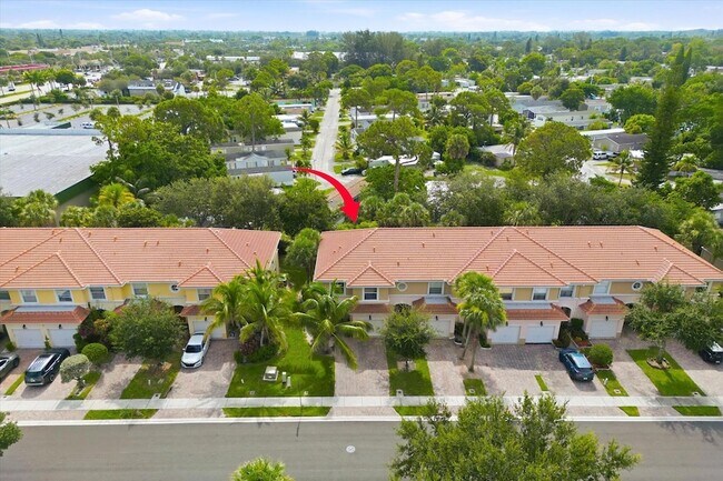 Building Photo - 402 Seminole Palms Dr