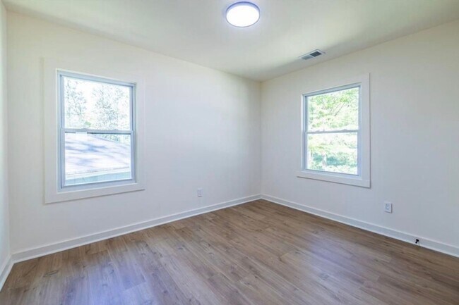 Building Photo - STUNNING RENOVATION! Modern 3BR/2BA Ranch in Sought-After Location!