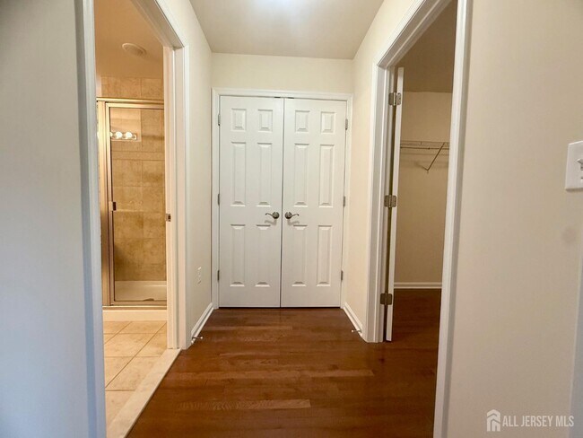 Building Photo - 33 Blair St