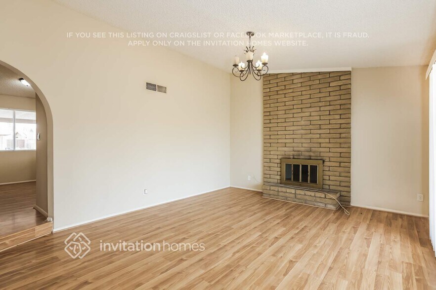 Building Photo - 1643 W Muriel Dr