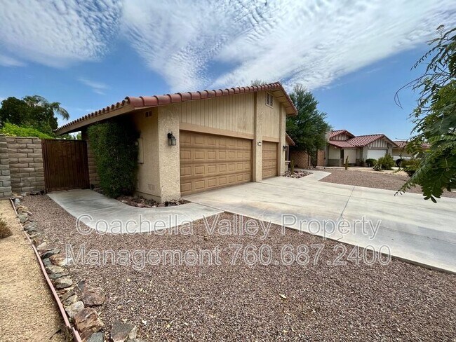 Building Photo - 40120 Sagewood Dr