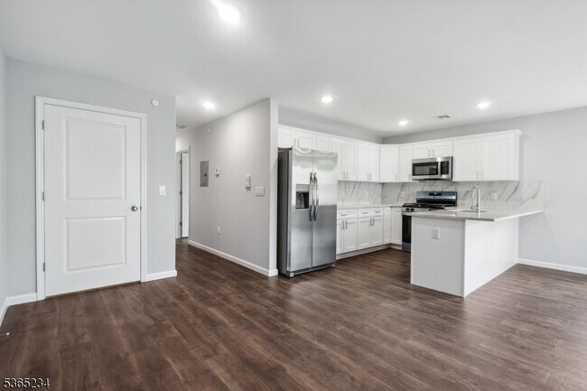 Building Photo - 889 S 17th St