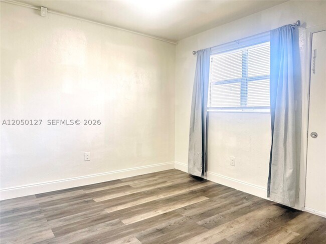 Building Photo - 1545 NW 8th St