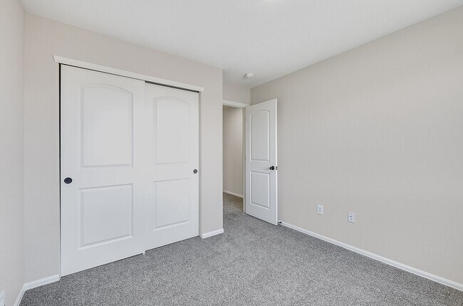 Building Photo - Totally Updated 3 Bedroom 4 Bath home