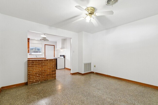 Building Photo - 124 Lake Ave