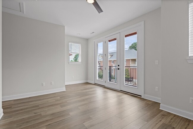 Building Photo - 715 Bespoke