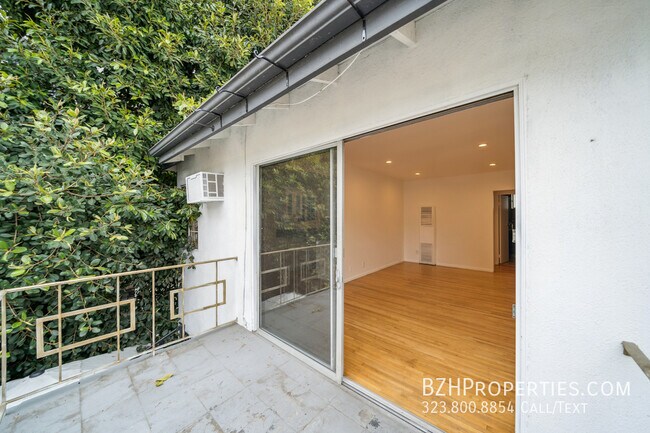 Building Photo - 710 Westmount Dr