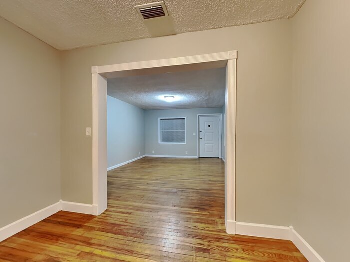 Building Photo - 6446 Burgundy Rd S