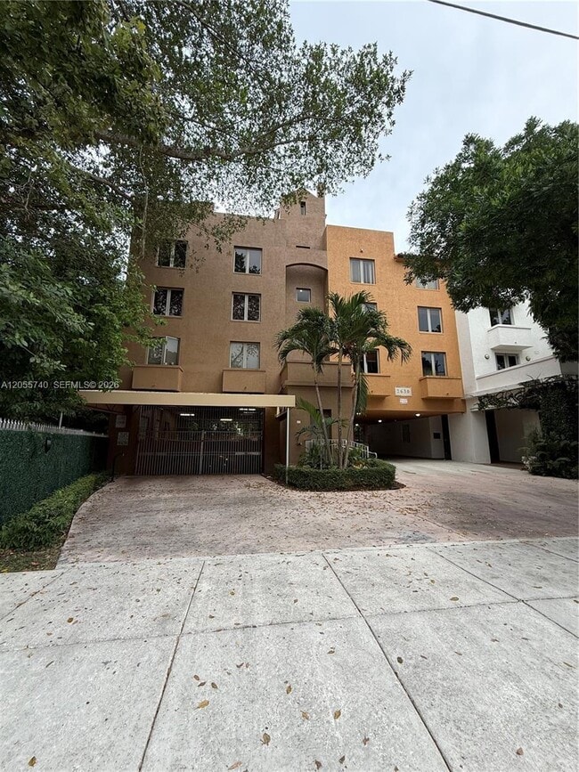 Building Photo - 2630 SW 28th St