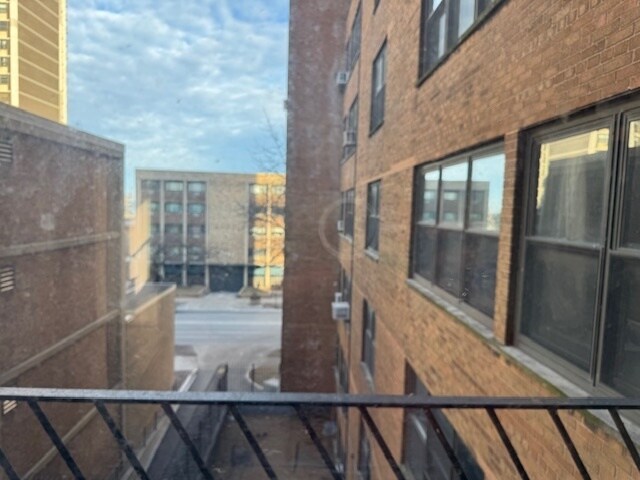 Building Photo - 6118 N Sheridan Rd
