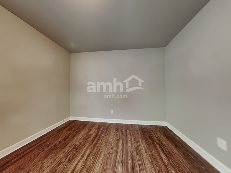 Building Photo - 200 N Wentworth Dr