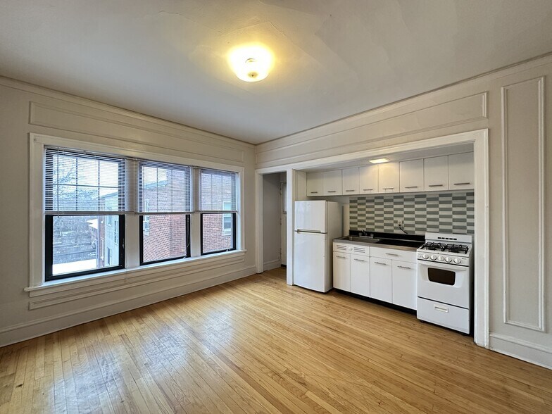 Building Photo - 1307 Oak Ave