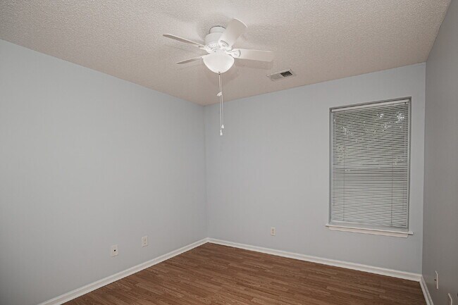 Building Photo - Charming 3 bed, 2 bath Mt. Pleasant Rental