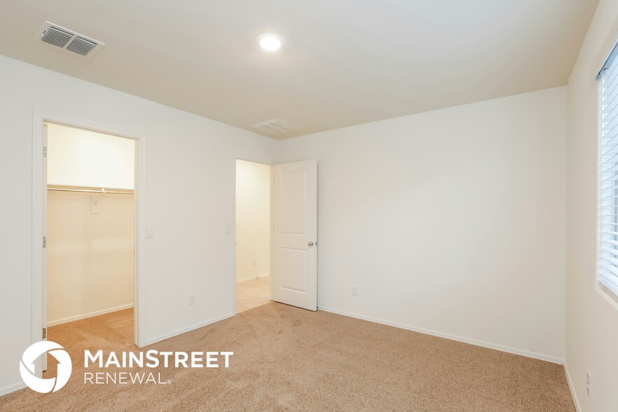 Building Photo - 9068 S 254th Dr