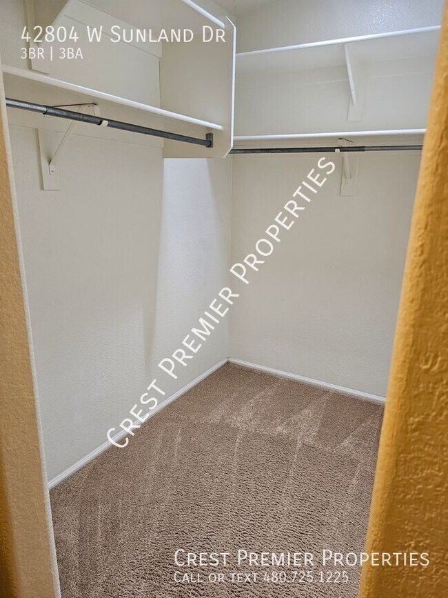 Building Photo - 42804 W Sunland Dr