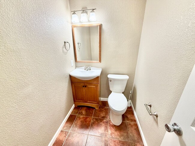 Building Photo - Wheat Ridge 2-story