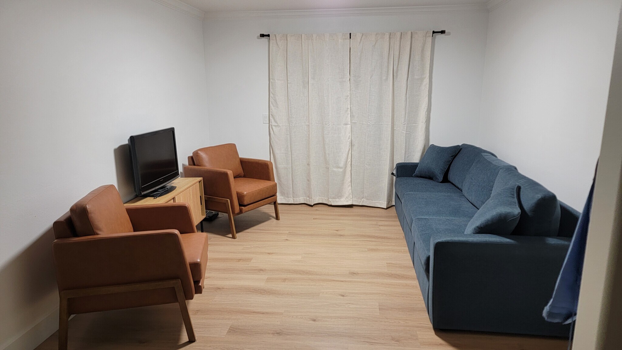 Building Photo - 591 N University Ave