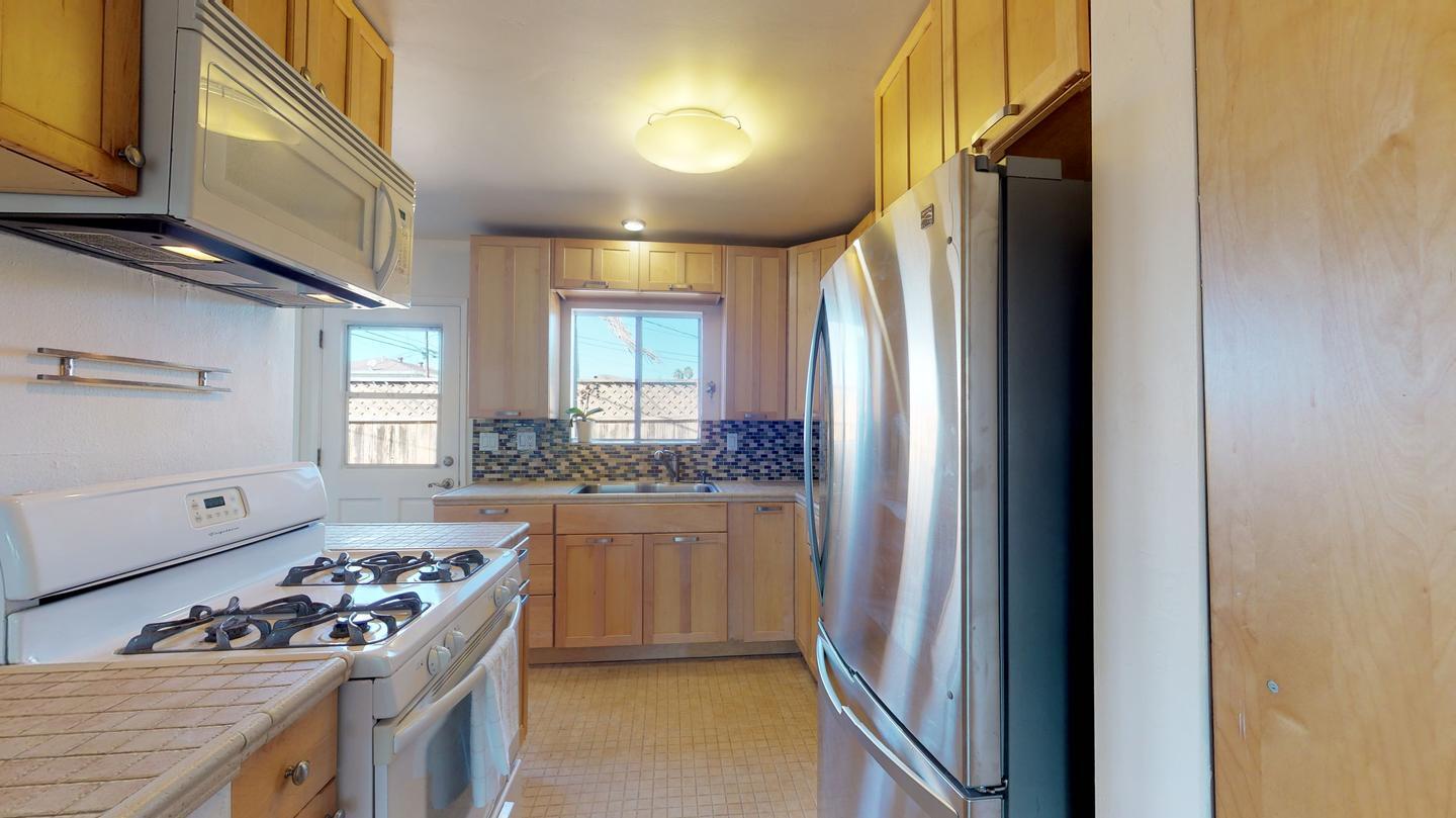 Building Photo - 3214 Vancouver Ave