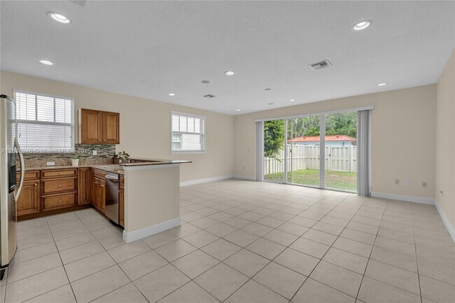 Building Photo - 4088 W Palm Aire Dr