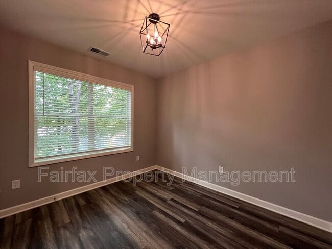 Building Photo - 518 Boone St