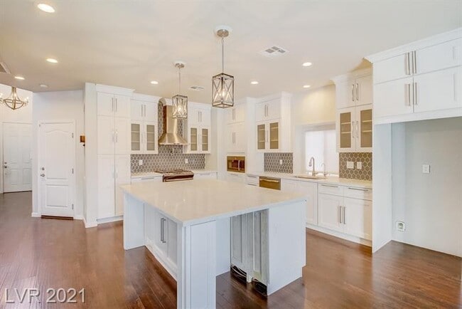 Building Photo - 5597 Jelsma Ave