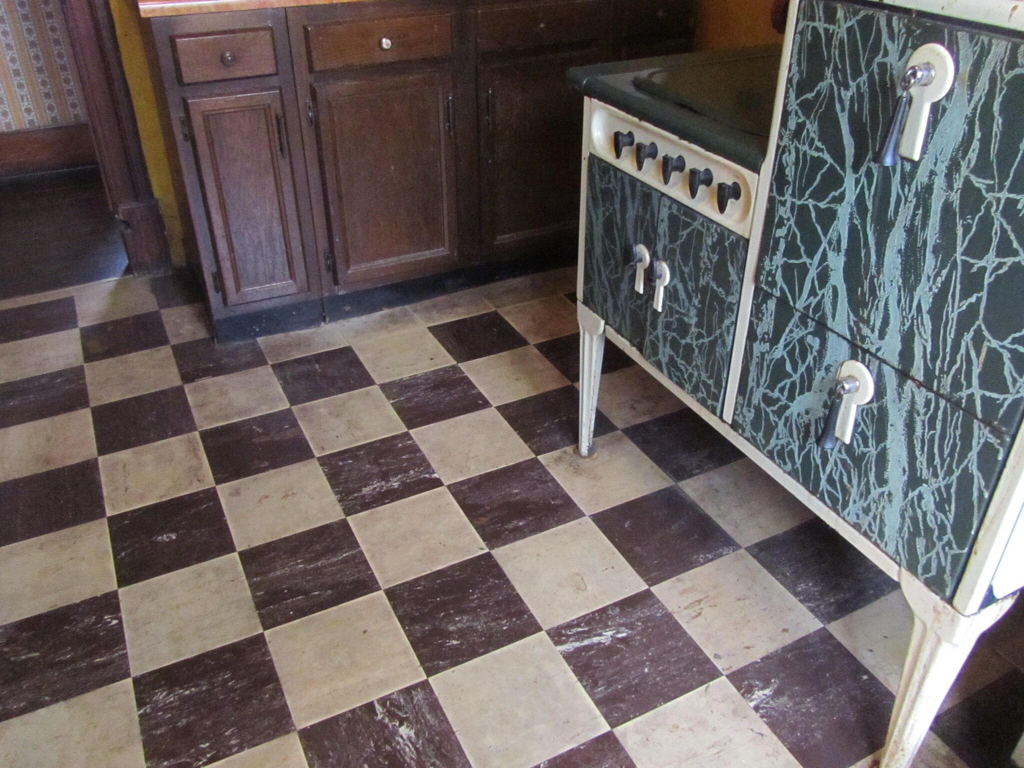 Kitchen - 204 S 6th St