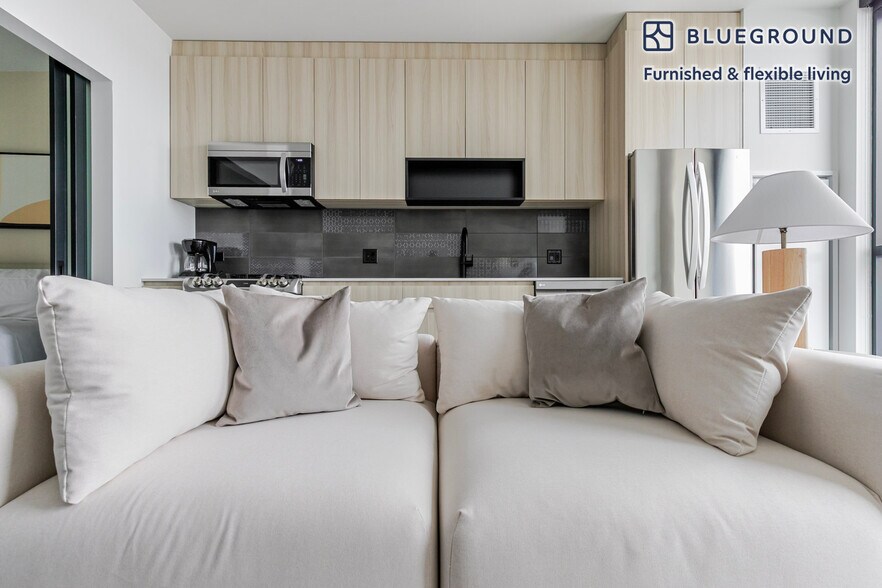 Building Photo - 1400 W Randolph St