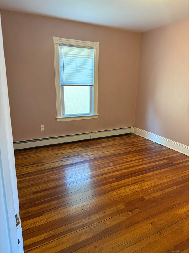 Building Photo - 352 Vine St